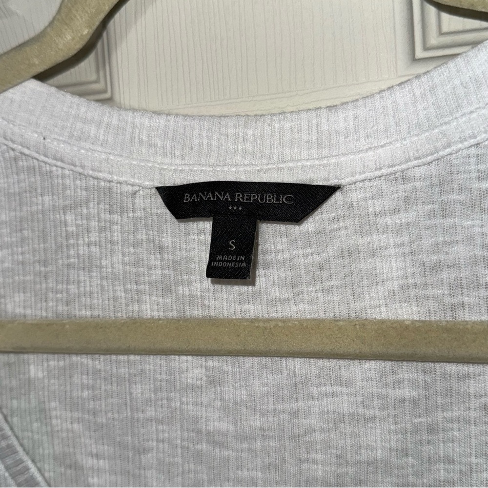 Banana Republic White Textured Short Sleeve Tee Sz Small - Picture 2 of 4